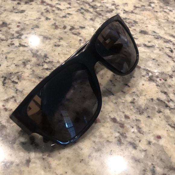 Men’s Versace Polarized Sunglasses - Picture 5 of 10